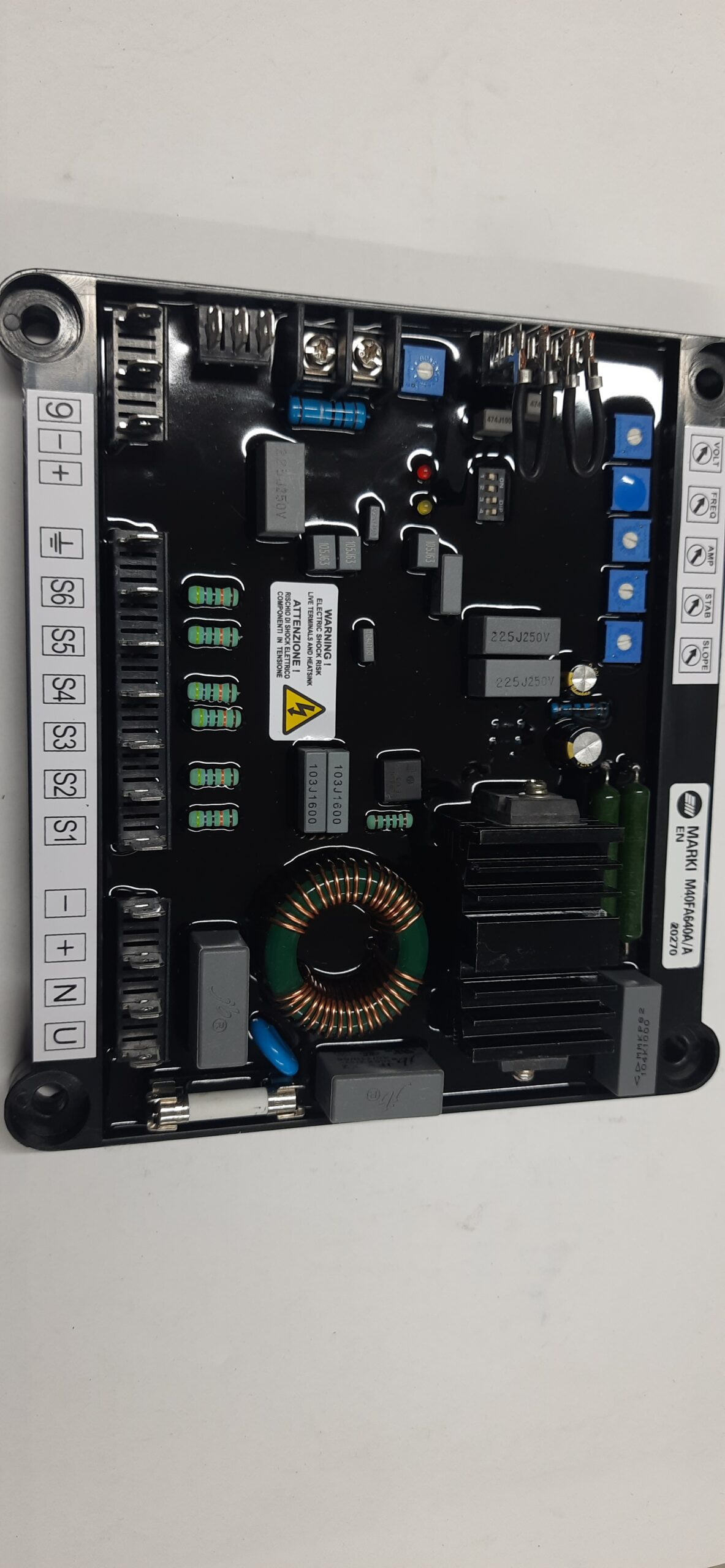 AVR-M40FA640A VOLTAJ REGÜLATÖRÜ